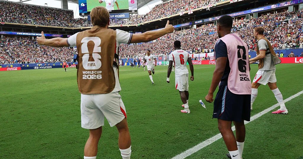 A Inglaterra vence a França por 6 a 4 na disputa pelo terceiro lugar da Copa do Mundo